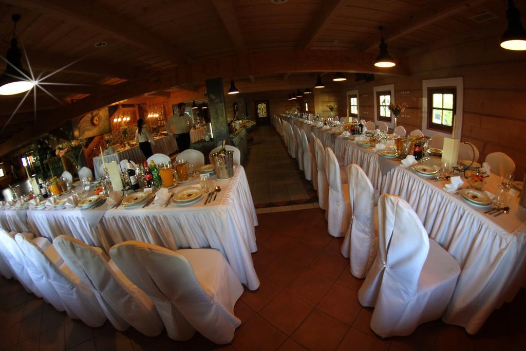 Hotel Zornica Poczesna Buitenkant foto