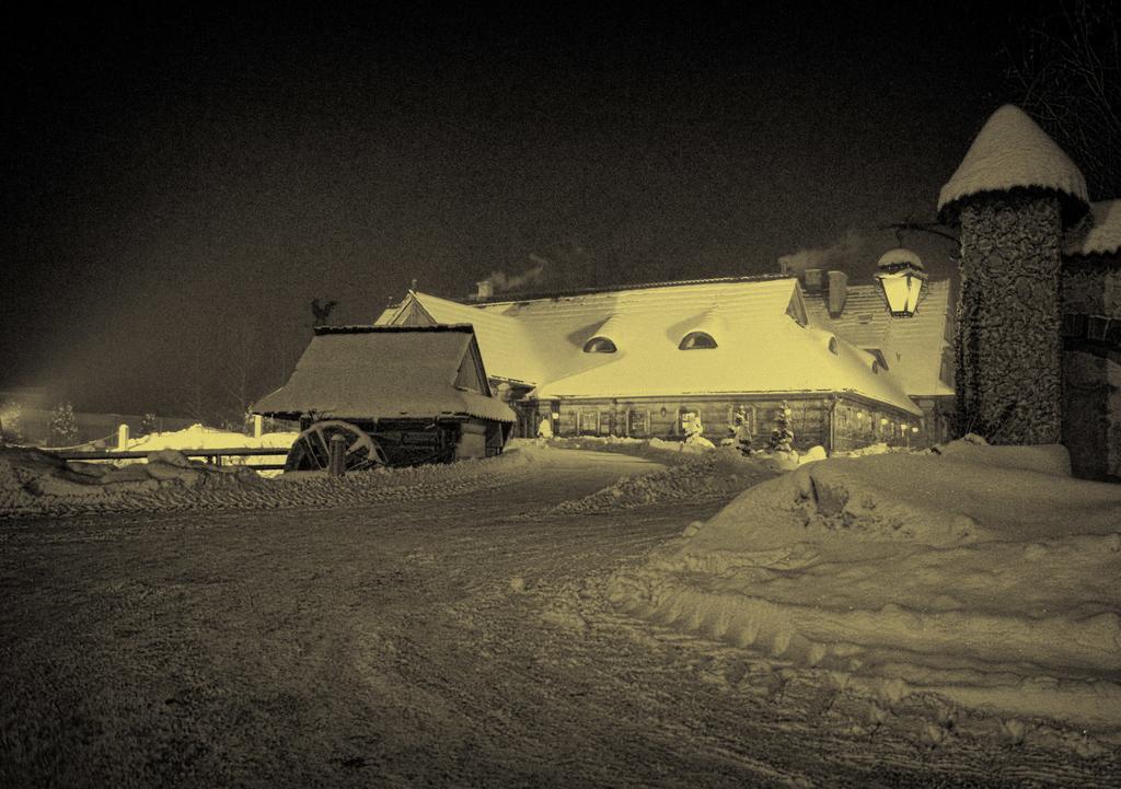 Hotel Zornica Poczesna Buitenkant foto