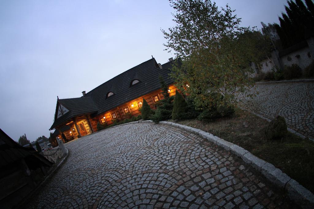 Hotel Zornica Poczesna Buitenkant foto